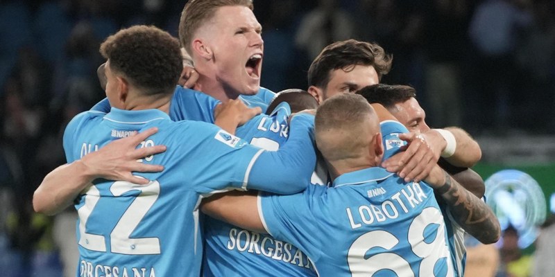 Napoli hiện đang dẫn đầu trên bảng xếp hạng Serie A nhờ phong độ ấn tượng